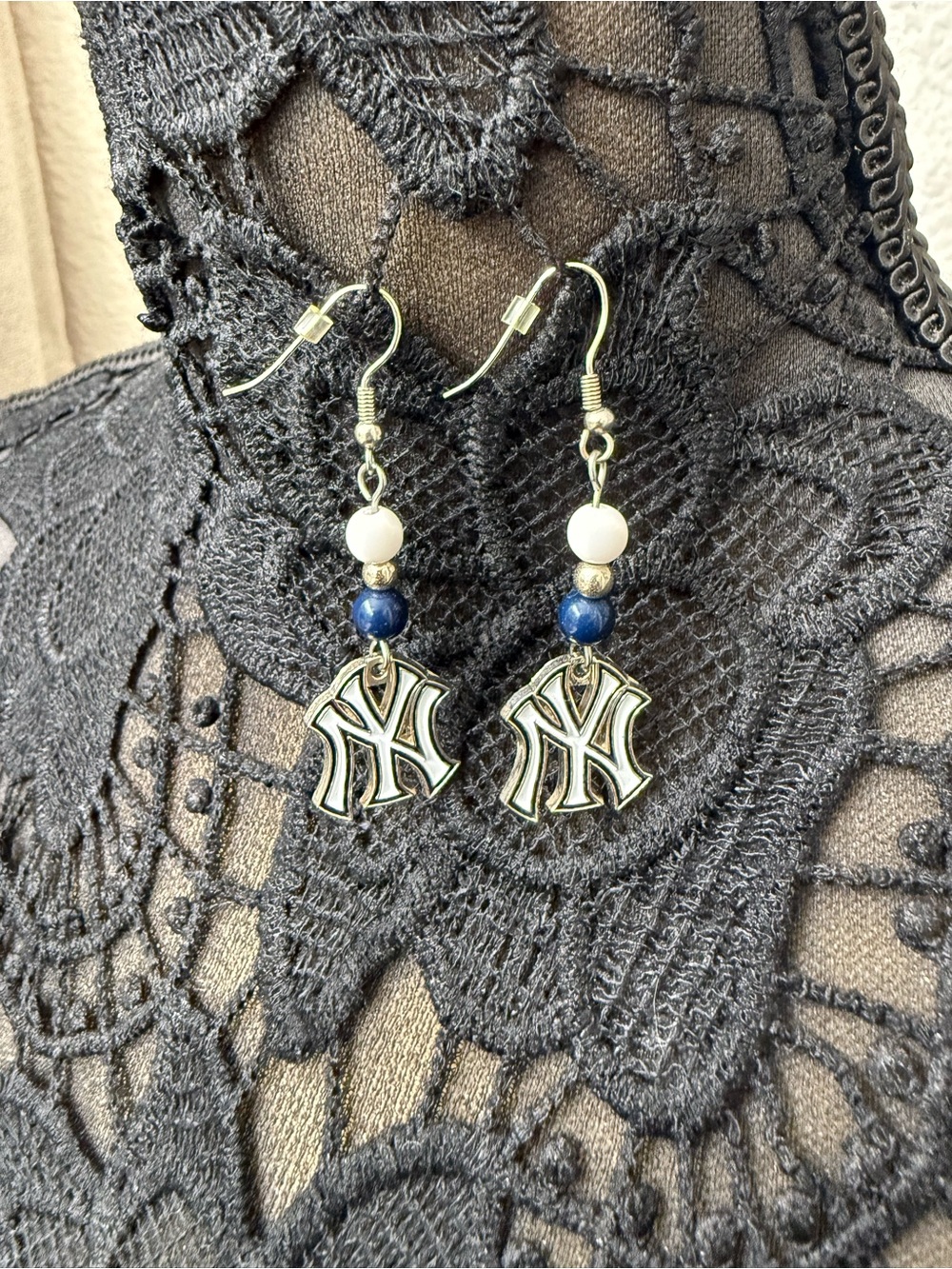 NIB. NY Yankees Enamel Logo Dangle Earrings - Navy & White 2” long